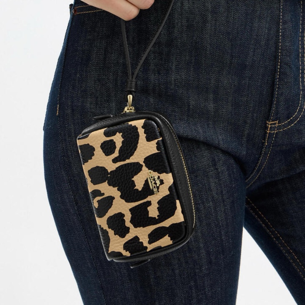 🖤 Coach NWT Pouch Wristlet With Leopard Print and Gold Hardware - Picture 3 of 7